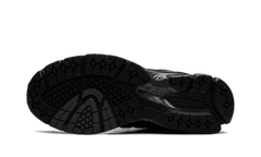 1906R "Triple Black" U1906RJB