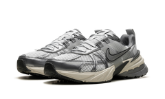 V2K RUN WMNS"Pure Platinum Wolf Grey" FD0736 003