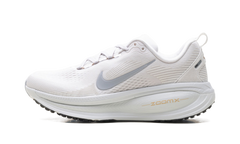 Vomero 18 WMNS"Vast Grey Summit White" HM6804 007