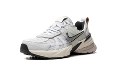 V2K Run WMNS"Pure Platinum/ Chrome" FN6703 002