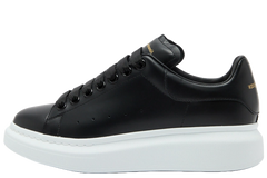 Oversized Black White Sole