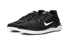 FREE RN 2018 MNS WMNS"BLACK WHITE" 942837 001