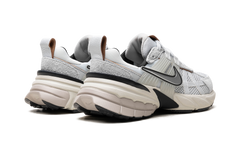 V2K Run WMNS"Pure Platinum/ Chrome" FN6703 002