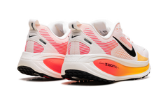 Vomero 18 WMNS"Sail Bright Crimson Laser Orange" HM6804 100