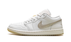 Jordan 1 Low SE WMNS "Metallic Team Gold" HV5157 100