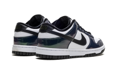 Dunk Low SE WMNS"Just Do It Iridescent" FQ8143 001