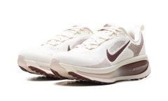 Vomero 18 WMNS"Pale Ivory Red Sepia Silt Red Dark Team Red" HM6804 108